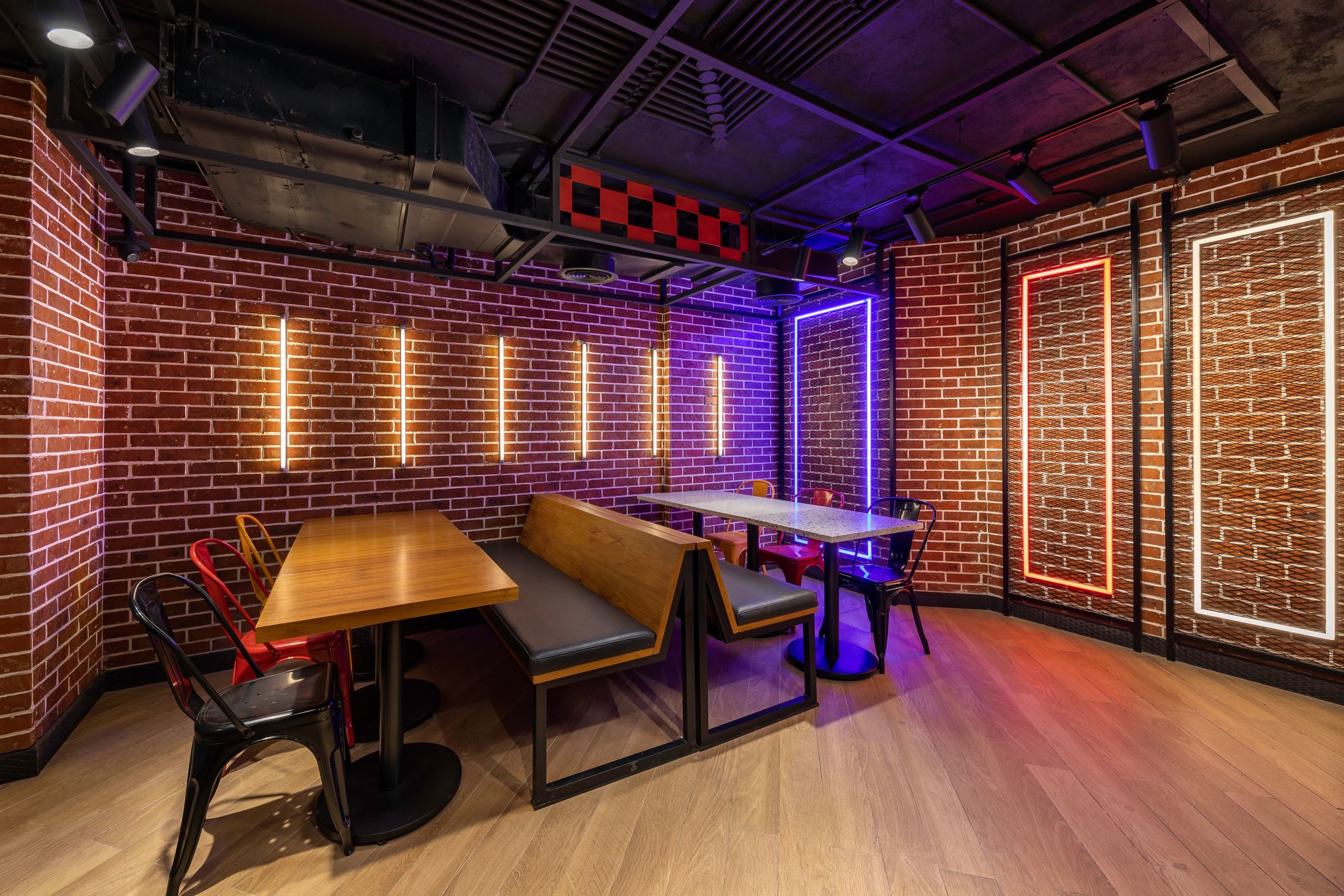 Kansas Fried Chicken — Mohndssien — Xforms Studio