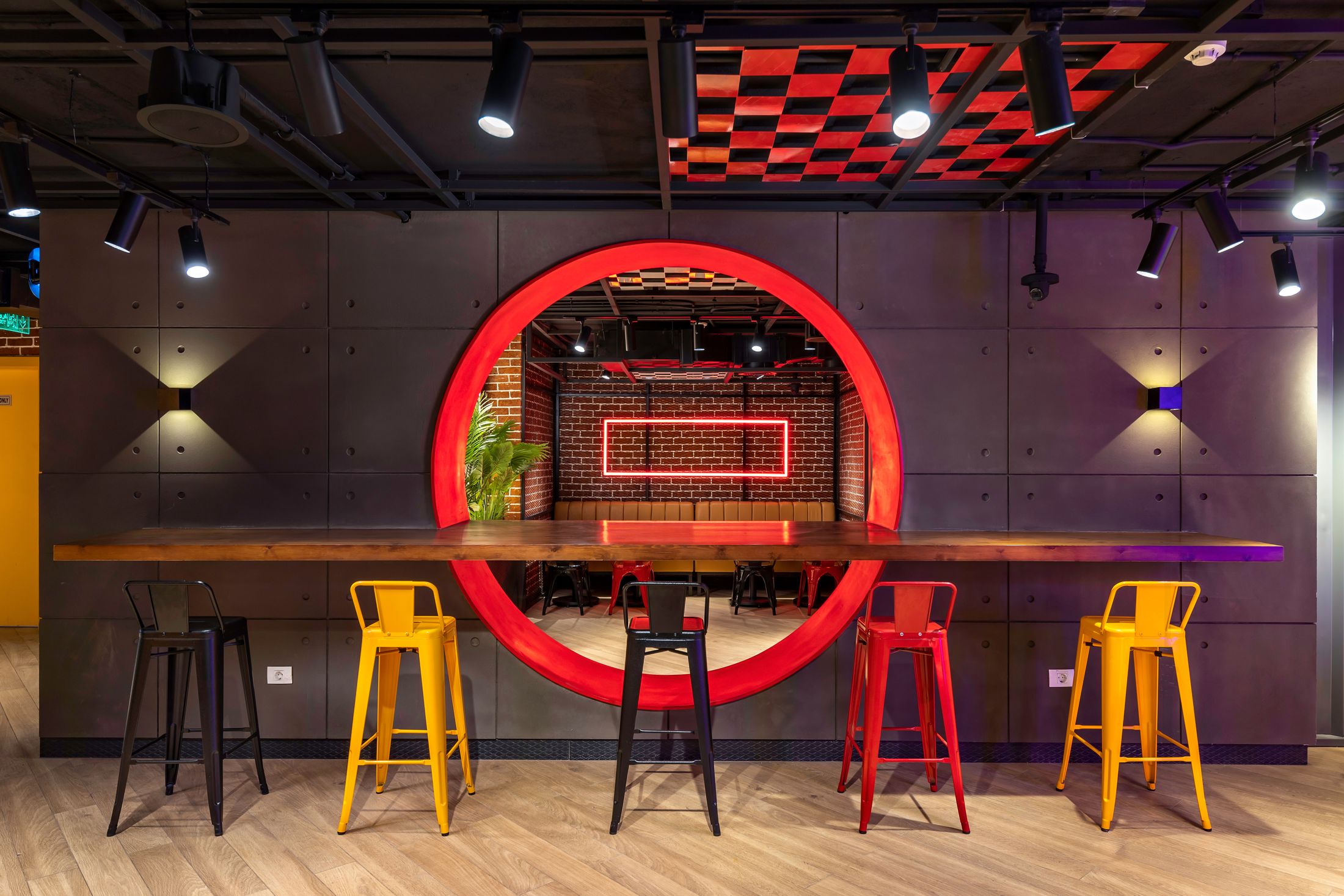 Kansas Fried Chicken — Mohndssien — Xforms Studio